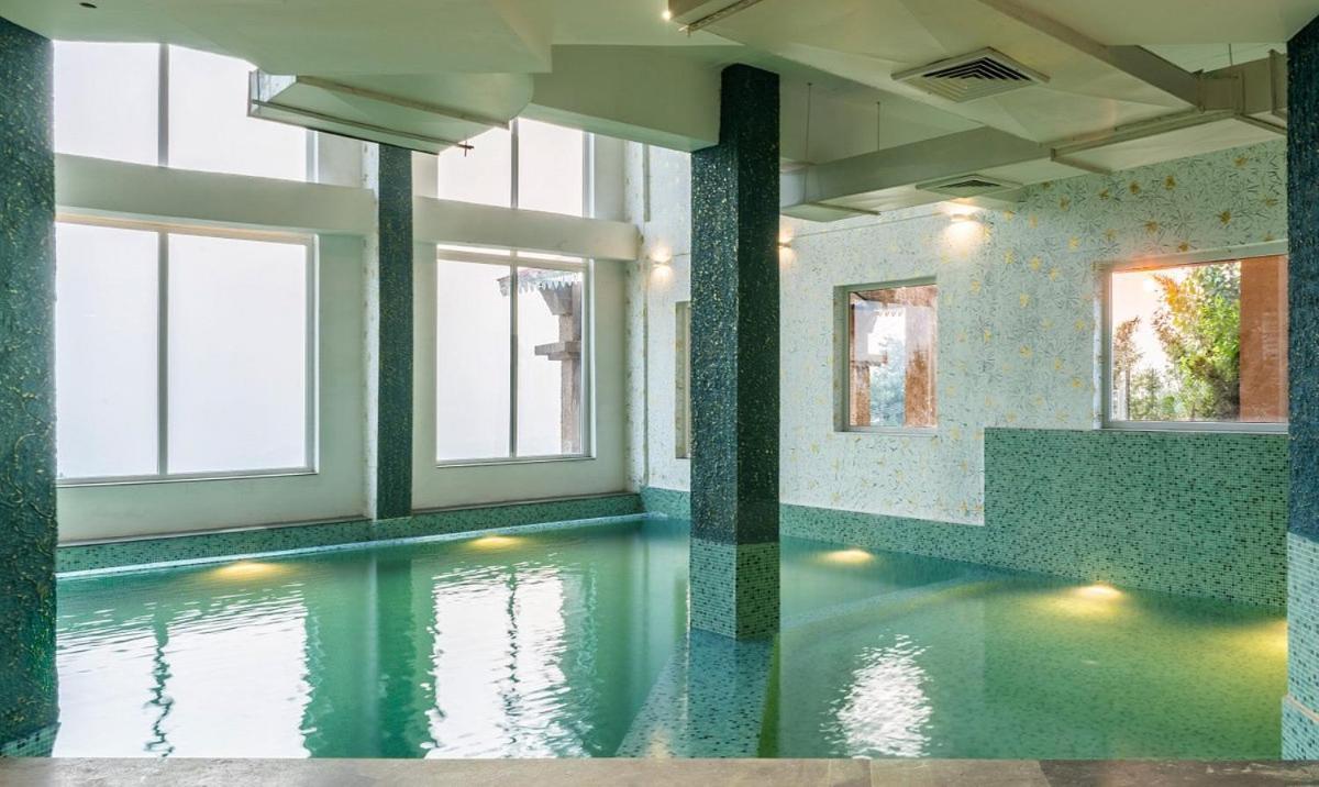 Tiaraa Jujurana Resort T Pathyar Extérieur photo