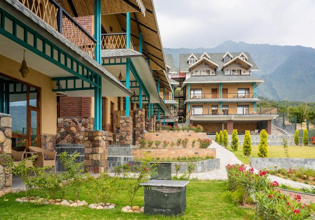 Tiaraa Jujurana Resort T Pathyar Extérieur photo