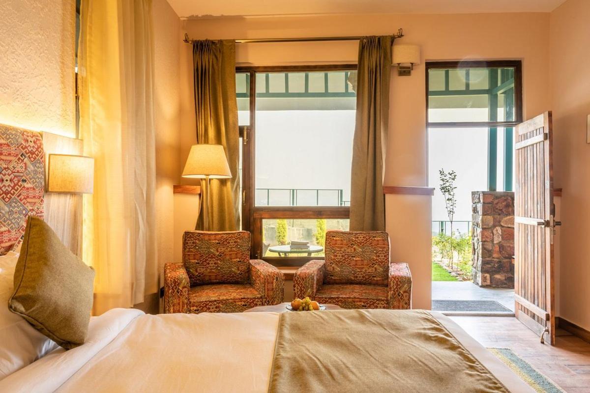 Tiaraa Jujurana Resort T Pathyar Extérieur photo